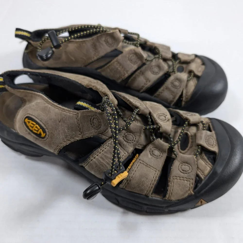 Keen Newport Bison Brown Water Shoes size 8.5 Mens